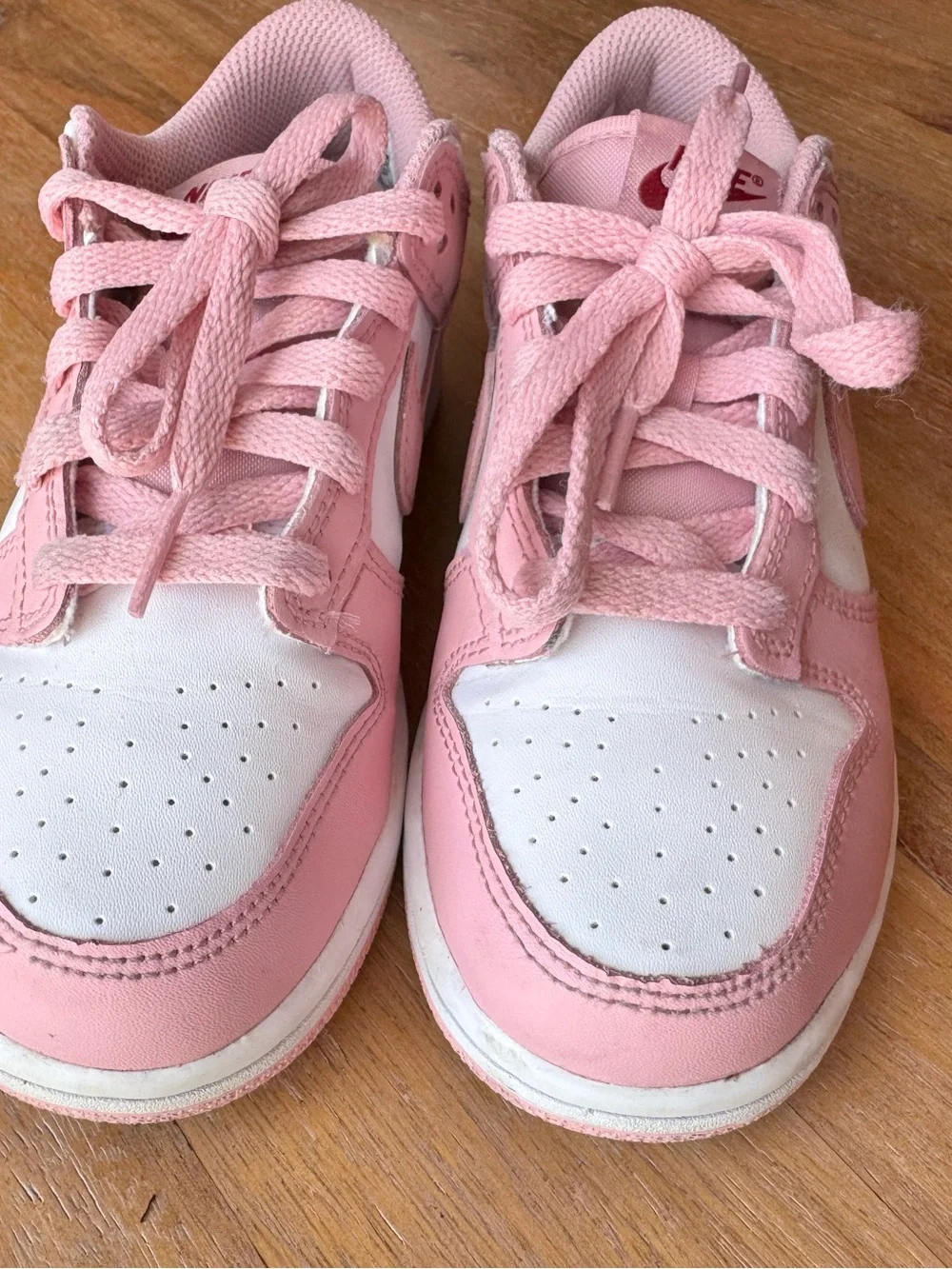Nike Kids Pink and White Low-Top Sneakers — size2Y
